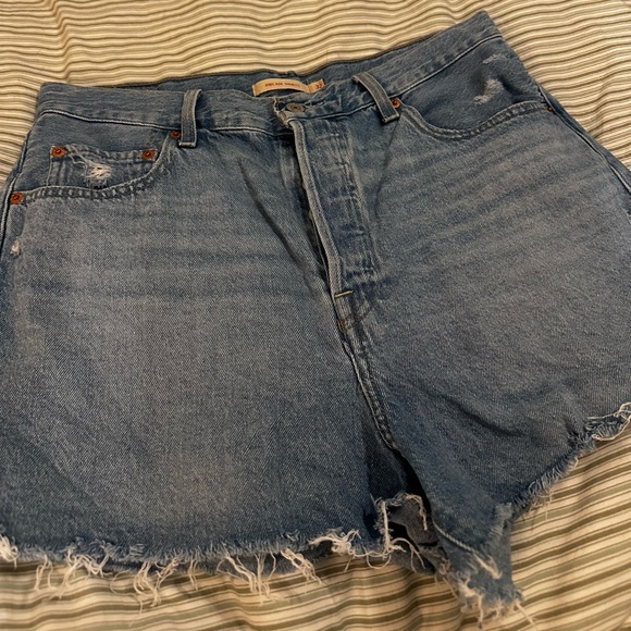Levi’s Ribcage Shorts - Picture 5 of 10